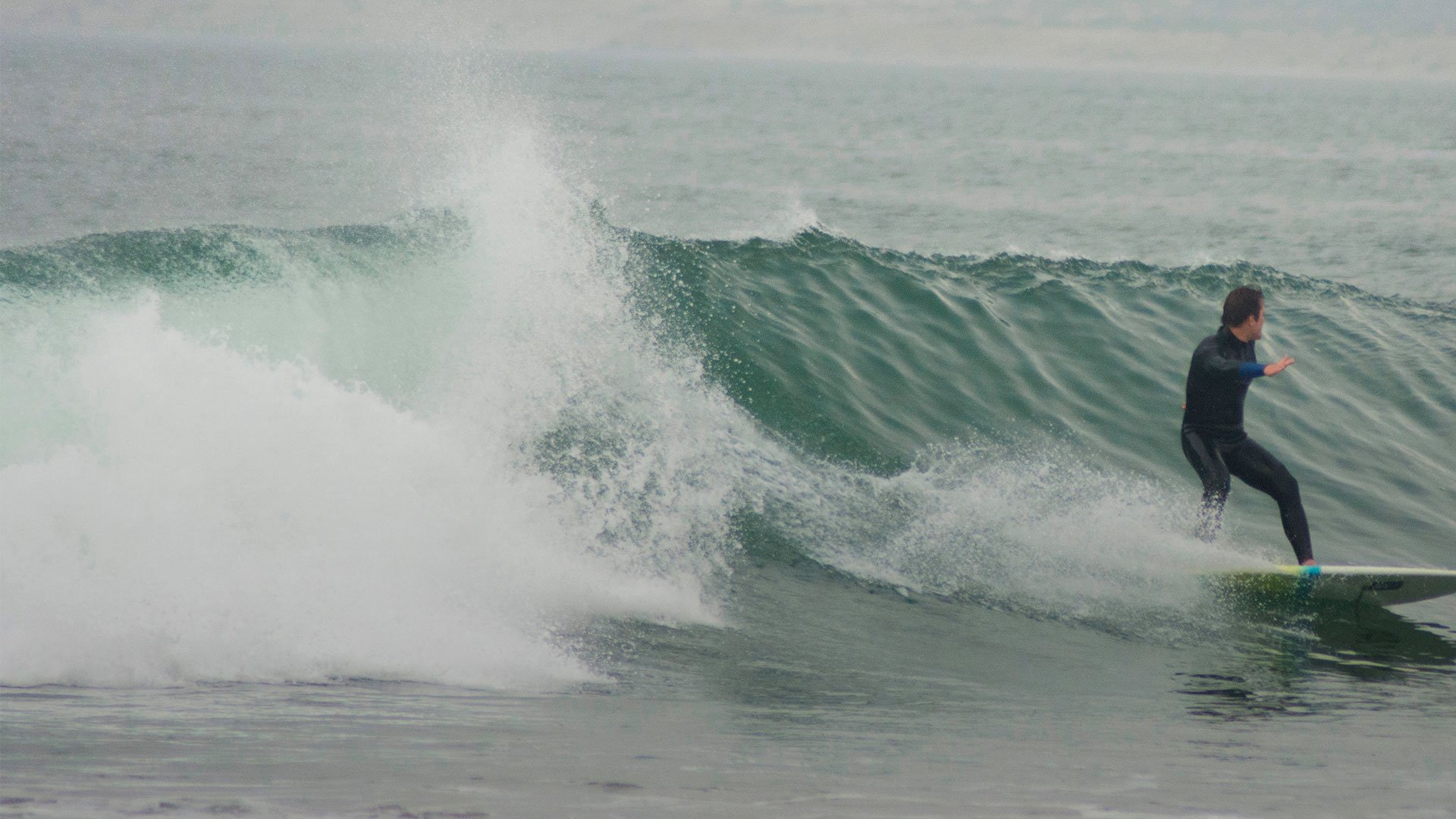 Surf en la playa Lobitos
